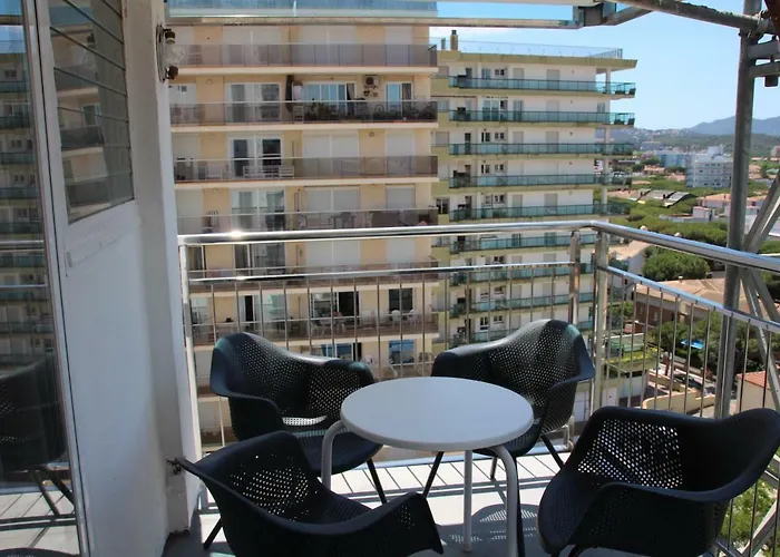 Ely Palace 8-2/1 Apartment